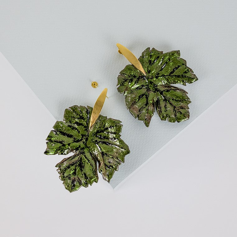 Pendientes hoja de arce en porcelana