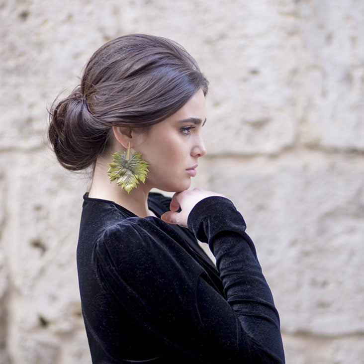 Pendientes hoja de arce en porcelana