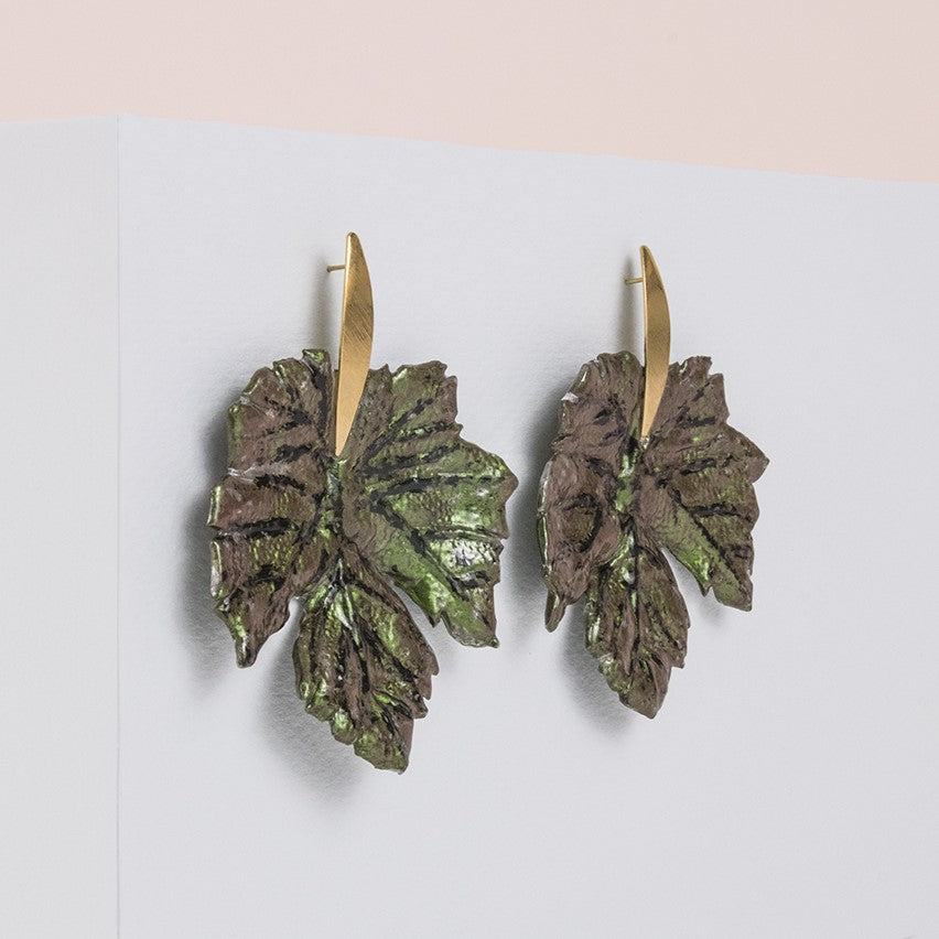 Pendientes hoja de arce en porcelana