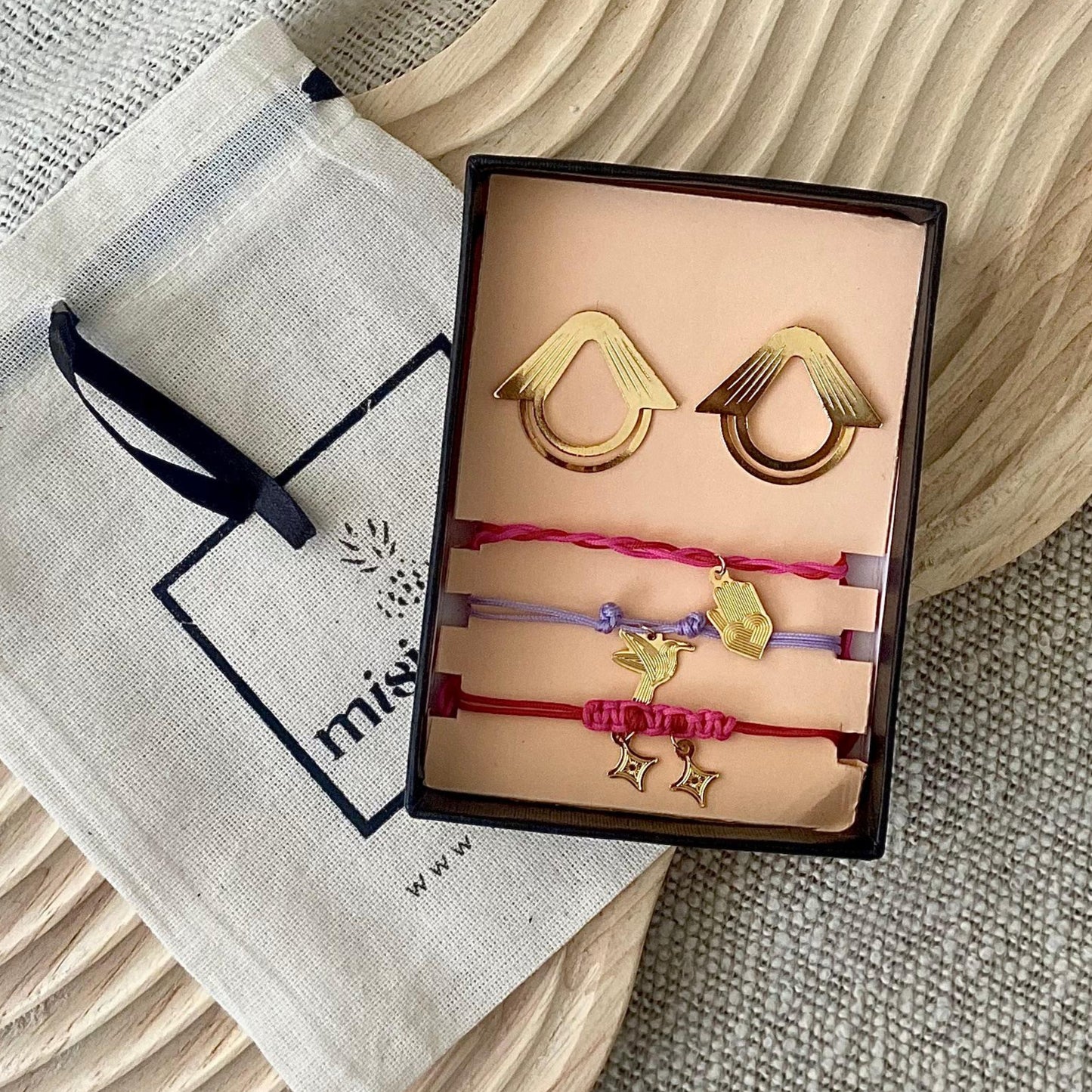 Conjunto de pendientes y pulseras