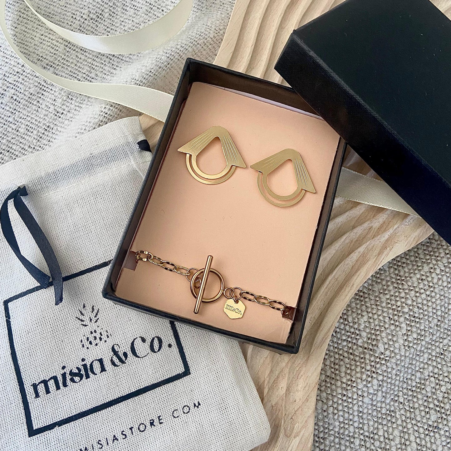 Conjunto de pendientes y collar