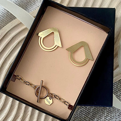 Conjunto de pendientes y collar