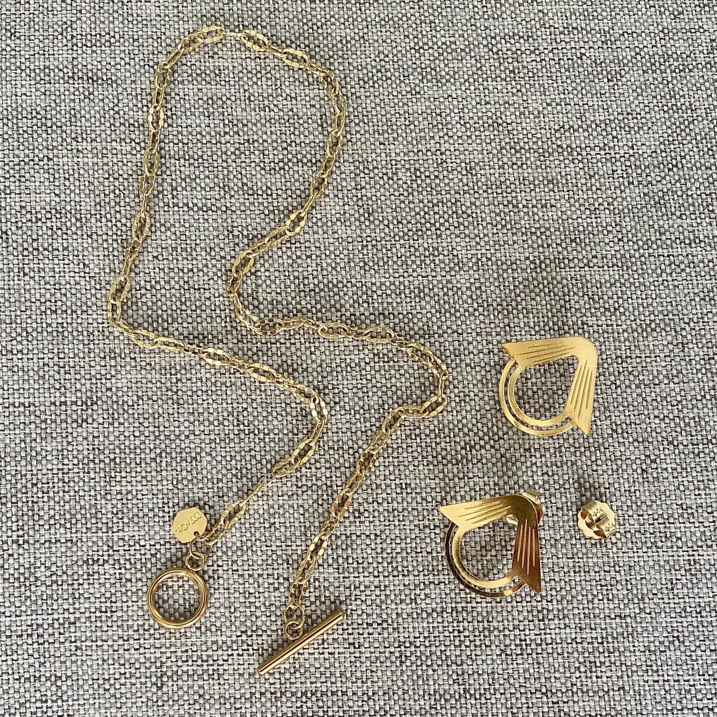 Conjunto de pendientes y collar