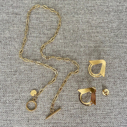 Conjunto de pendientes y collar