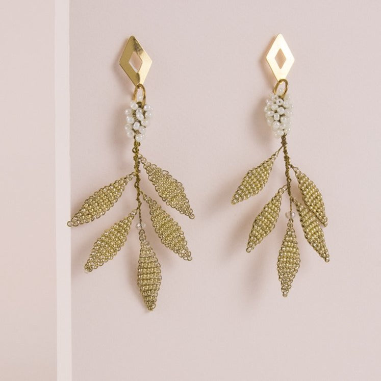 Pendientes Acacia con piedras oro perla