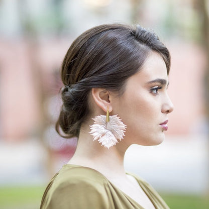 Pendientes hoja de arce en porcelana