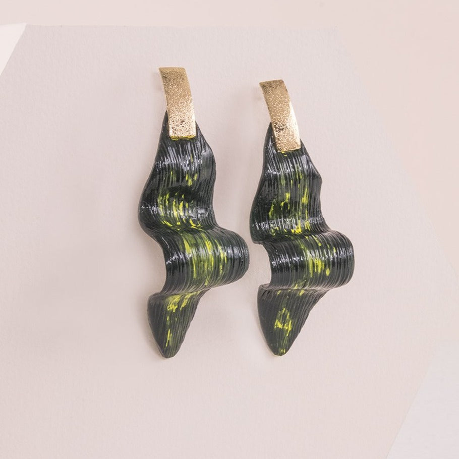 Pendientes hoja de porcelana verde oro