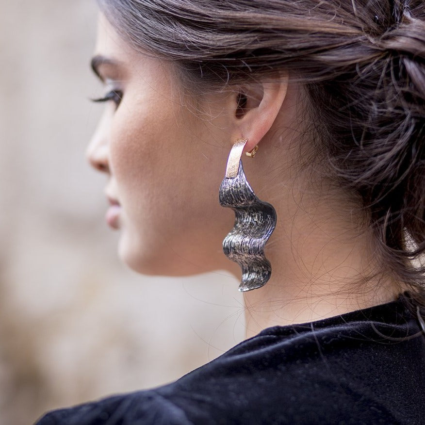 Pendientes hoja de porcelana verde oro