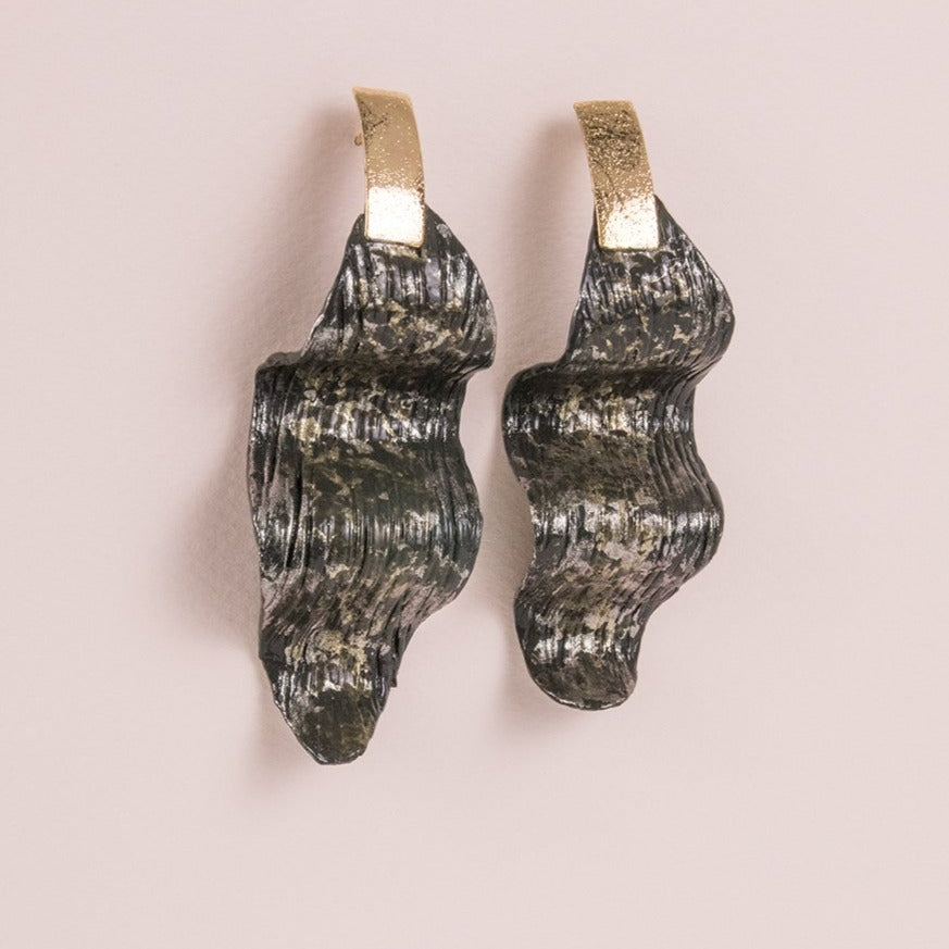 Pendientes hoja de porcelana verde oro