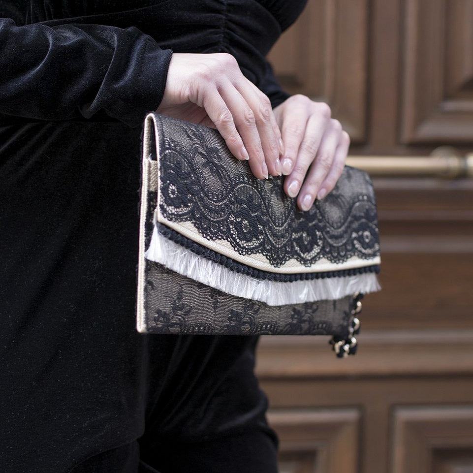 Bolso de encaje negro perla