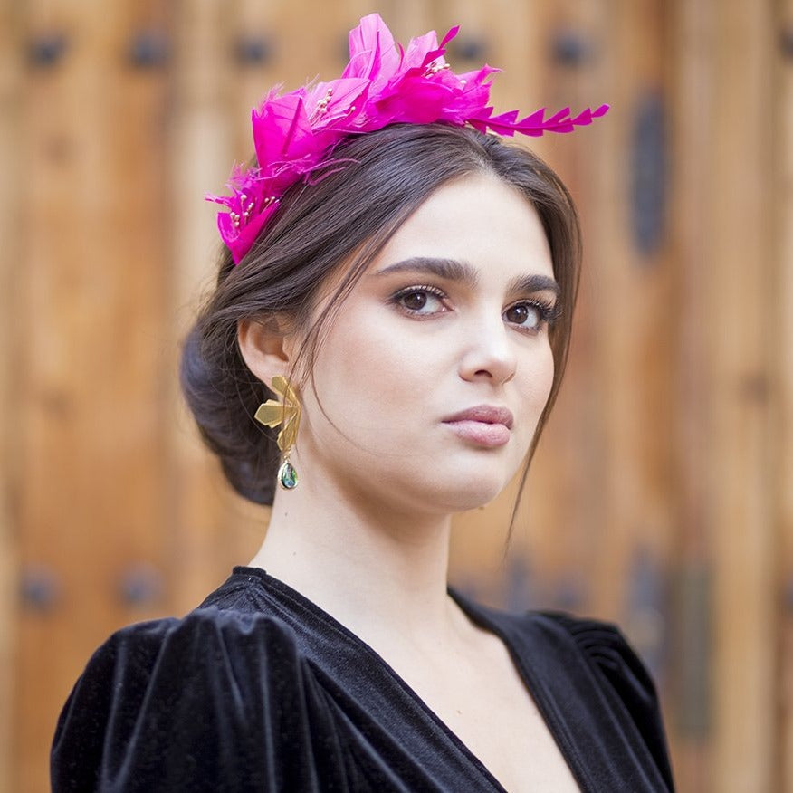 Alquiler de tocado Diadema plumas fucsia