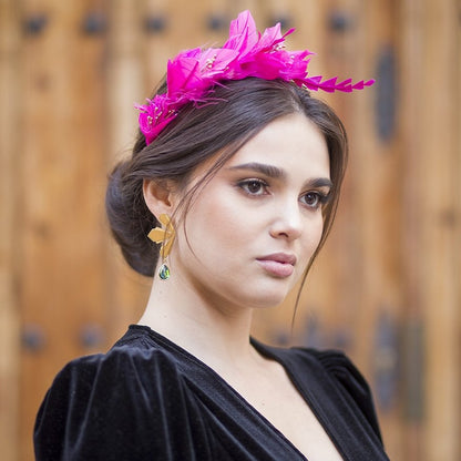 Alquiler de tocado Diadema plumas fucsia