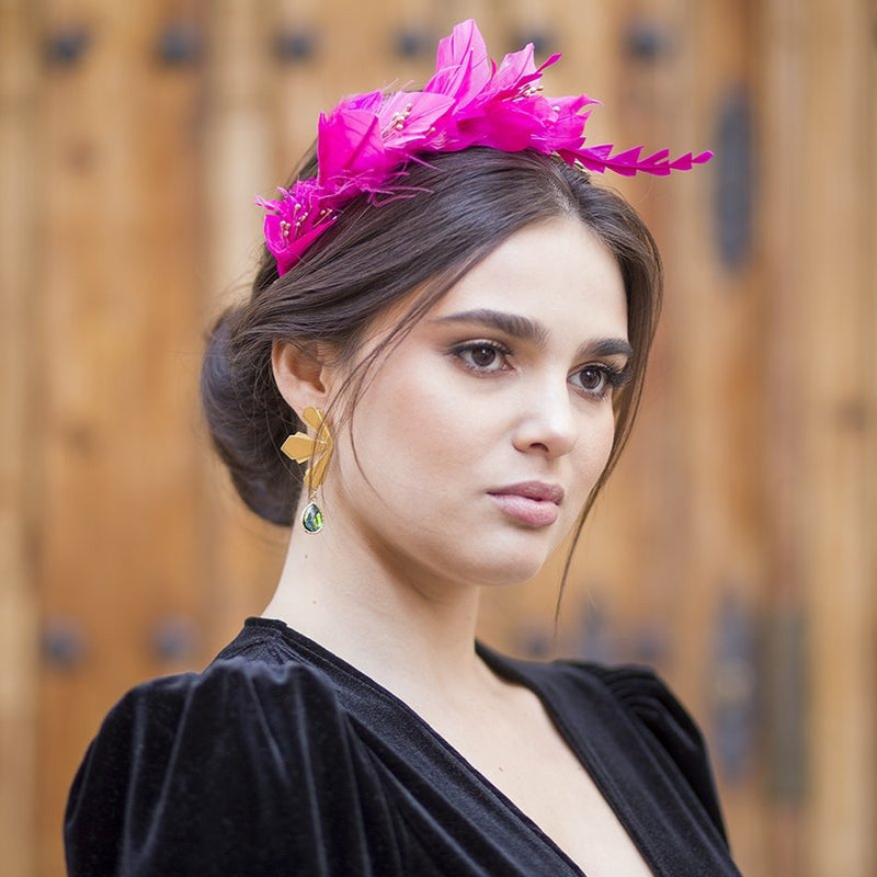 Alquiler de tocado Diadema plumas fucsia