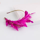 Diadema de plumas oro y fucsia