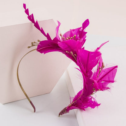 Alquiler de tocado Diadema plumas fucsia