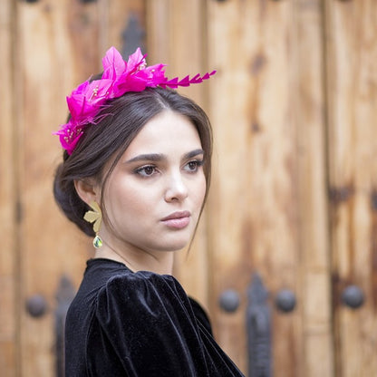 Alquiler de tocado Diadema plumas fucsia