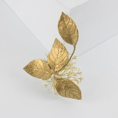 Tocado de porcelana flor aguacate dorado