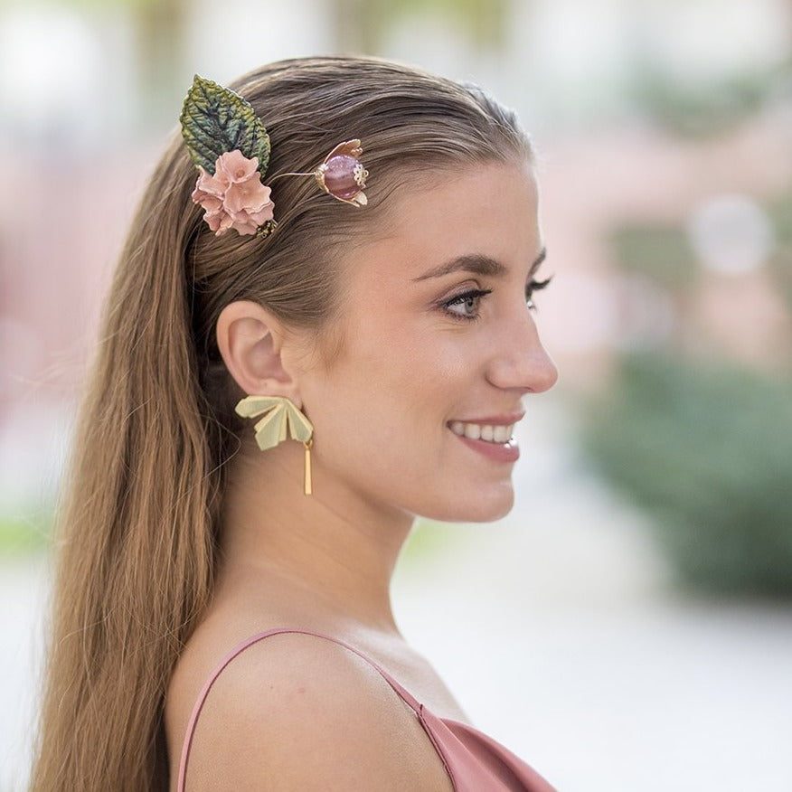 Peineta porcelana flor de tabaco coral y oro