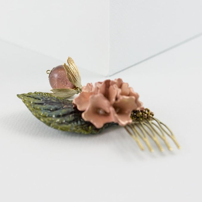 Peineta porcelana flor de tabaco coral y oro