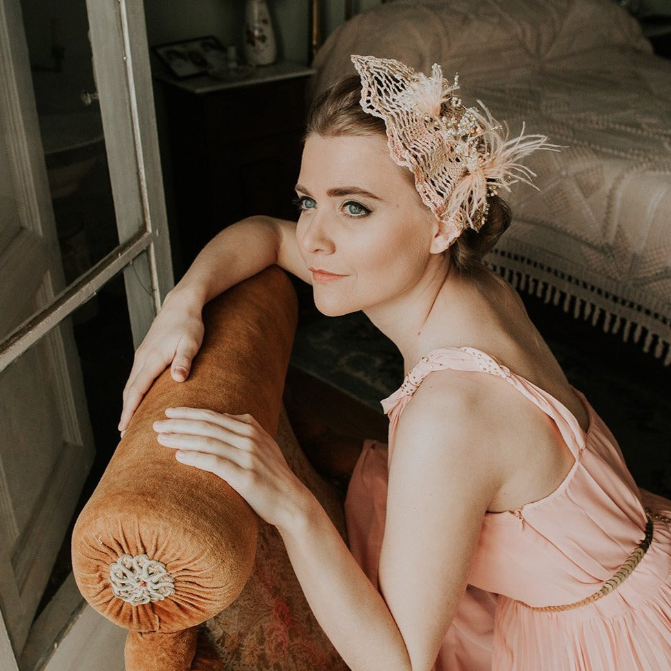 Tocado crochet soft coral