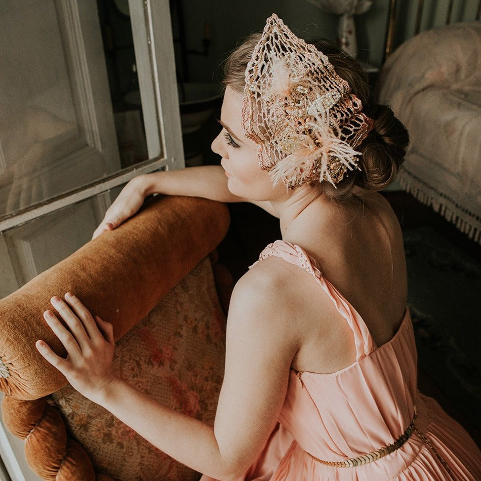 Tocado crochet soft coral