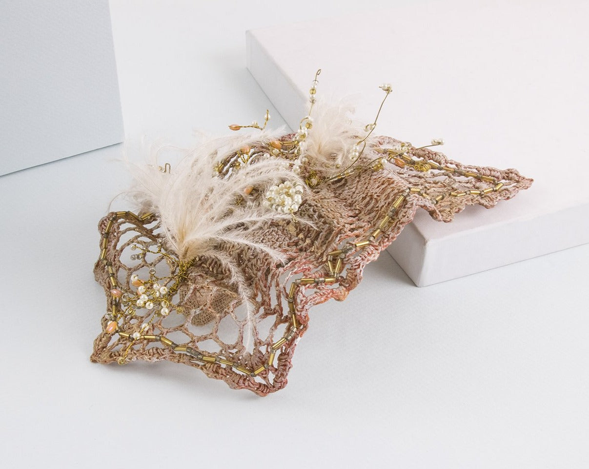 Tocado crochet soft coral