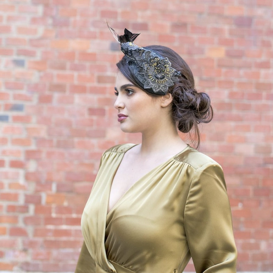 Alquiler de Tocado Tropic guipur negro