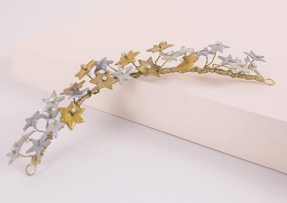 Tocado de porcelana estrellas oro y plata