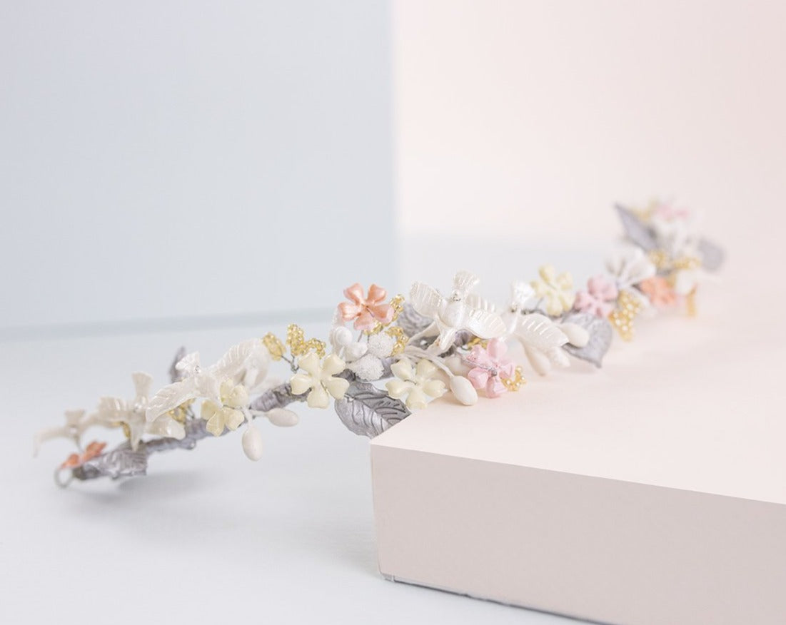 Tocado Golondrinas pastel