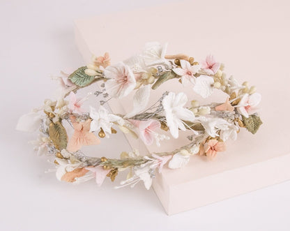 Tocado de porcelana primavera blanco y pastel