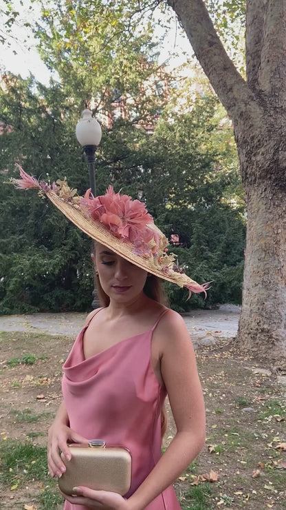 Pamela canotier mompox con plumas rosa y nude