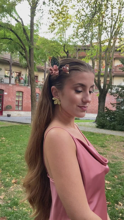 Peineta porcelana flor de tabaco coral y oro